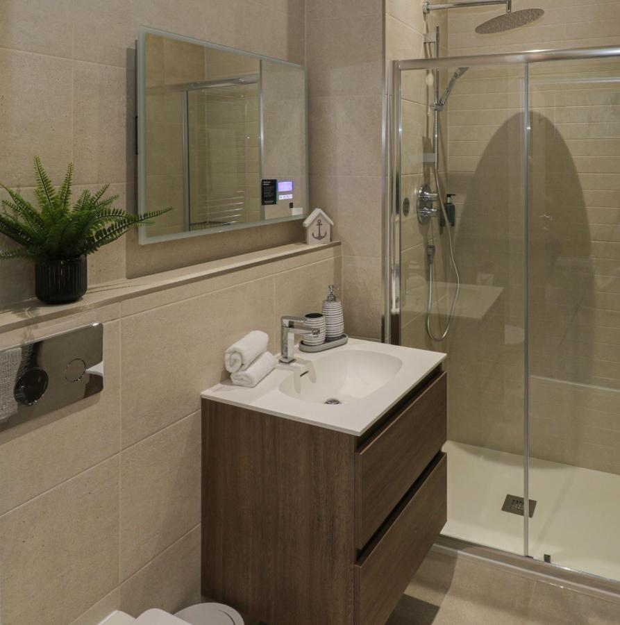 Apartamento Sapphire Seas Whitby Exterior foto