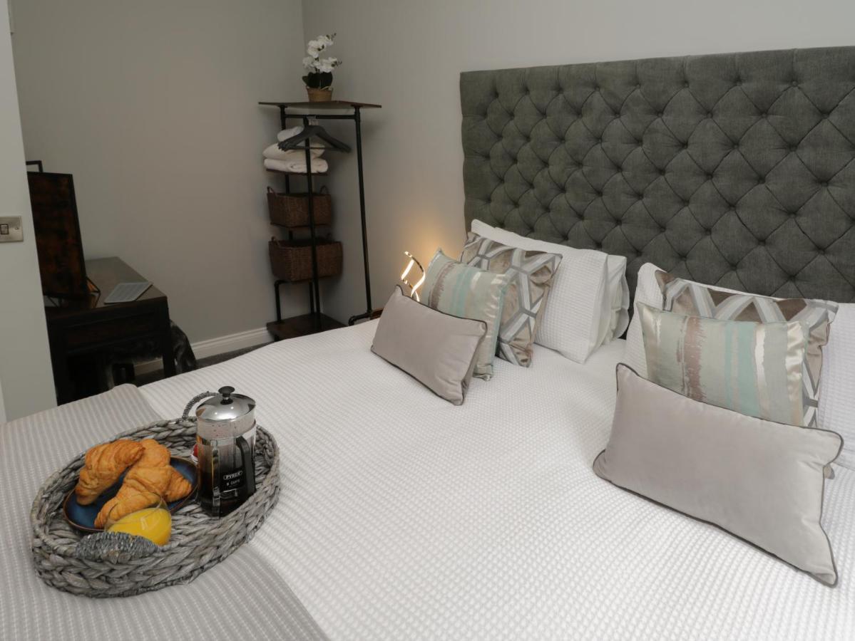 Apartamento Sapphire Seas Whitby Exterior foto